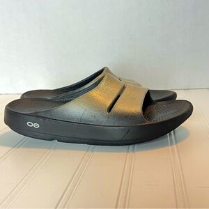 OOFOS Ooahh Recovery Sandals in Metallic Gold/Green Size 7